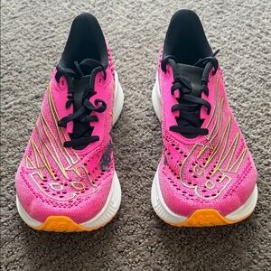 New Balance Women's fuel cell CARBON PLATED size 6